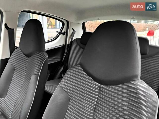 Білий Пежо 107, об'ємом двигуна 1 л та пробігом 117 тис. км за 4990 $, фото 34 на Automoto.ua