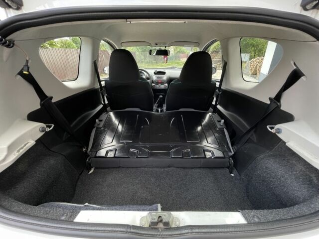 Белый Пежо 107, объемом двигателя 1 л и пробегом 214 тыс. км за 4900 $, фото 10 на Automoto.ua