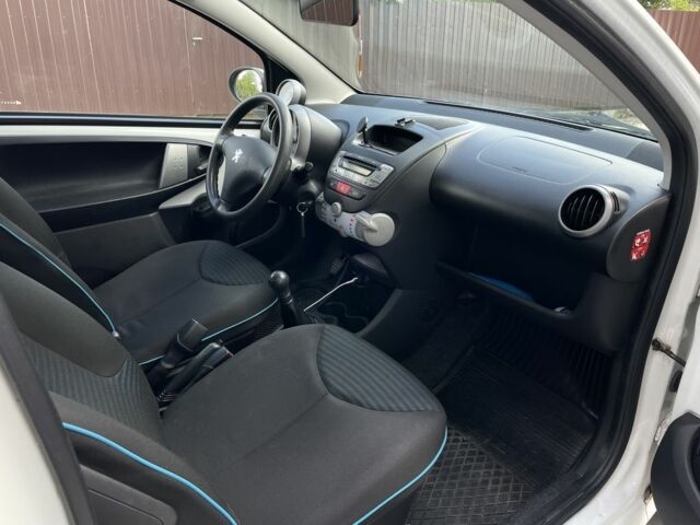 Белый Пежо 107, объемом двигателя 1 л и пробегом 214 тыс. км за 4900 $, фото 11 на Automoto.ua