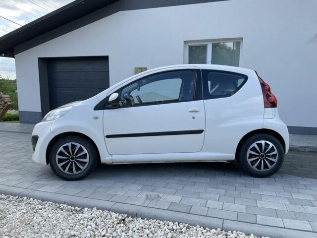 Белый Пежо 107, объемом двигателя 1 л и пробегом 214 тыс. км за 4900 $, фото 2 на Automoto.ua