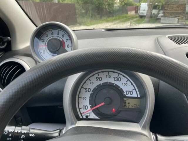 Белый Пежо 107, объемом двигателя 1 л и пробегом 214 тыс. км за 4900 $, фото 6 на Automoto.ua