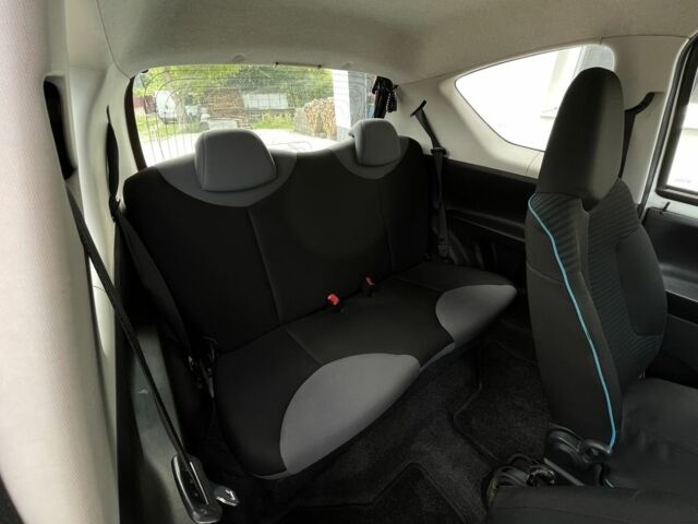 Белый Пежо 107, объемом двигателя 1 л и пробегом 214 тыс. км за 4900 $, фото 8 на Automoto.ua