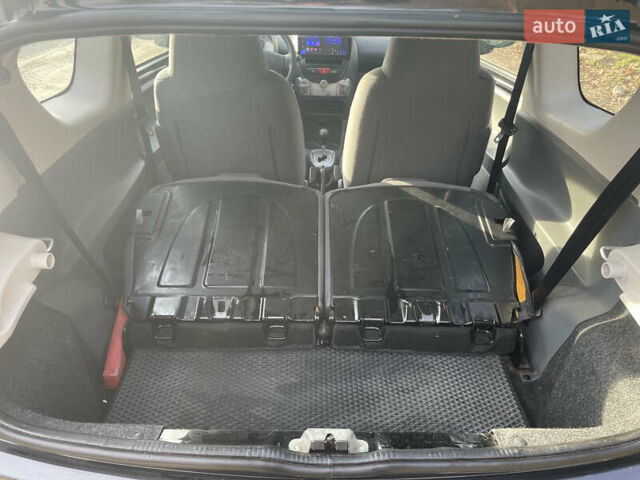 Черный Пежо 107, объемом двигателя 1 л и пробегом 148 тыс. км за 3999 $, фото 7 на Automoto.ua