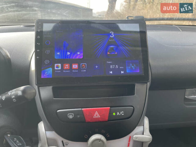 Черный Пежо 107, объемом двигателя 1 л и пробегом 148 тыс. км за 3999 $, фото 12 на Automoto.ua