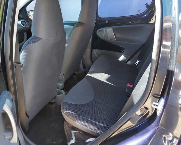 Черный Пежо 107, объемом двигателя 1 л и пробегом 120 тыс. км за 4500 $, фото 5 на Automoto.ua