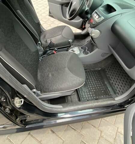 Пежо 107 2010 в Николаеве на Automoto.ua Черный Пежо 107, объемом двигателя 1 л и пробегом 109 тыс. км за 5288 $, фото 11 на Automoto.ua