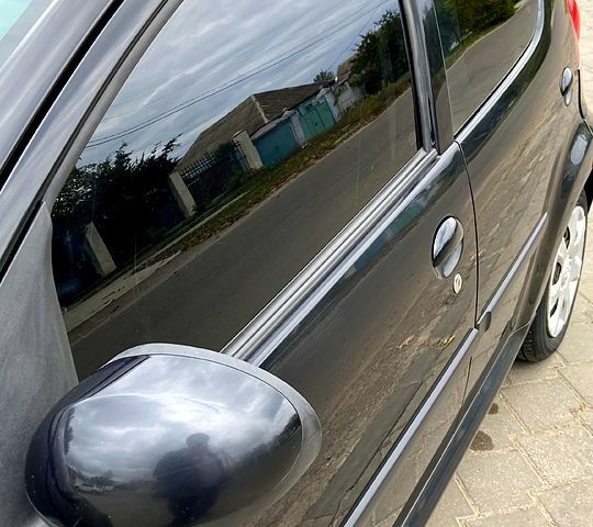Чорний Пежо 107, об'ємом двигуна 1 л та пробігом 109 тис. км за 5110 $, фото 1 на Automoto.ua