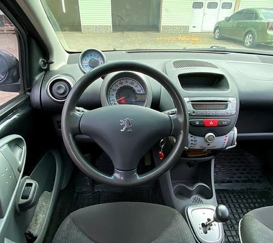 Чорний Пежо 107, об'ємом двигуна 1 л та пробігом 109 тис. км за 5110 $, фото 9 на Automoto.ua