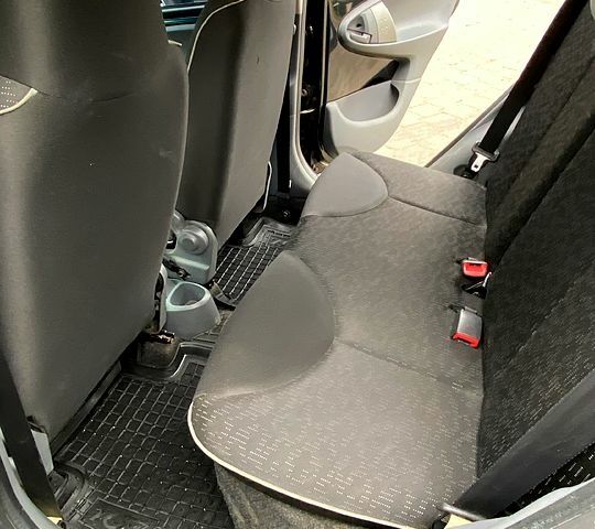 Чорний Пежо 107, об'ємом двигуна 1 л та пробігом 109 тис. км за 5110 $, фото 11 на Automoto.ua