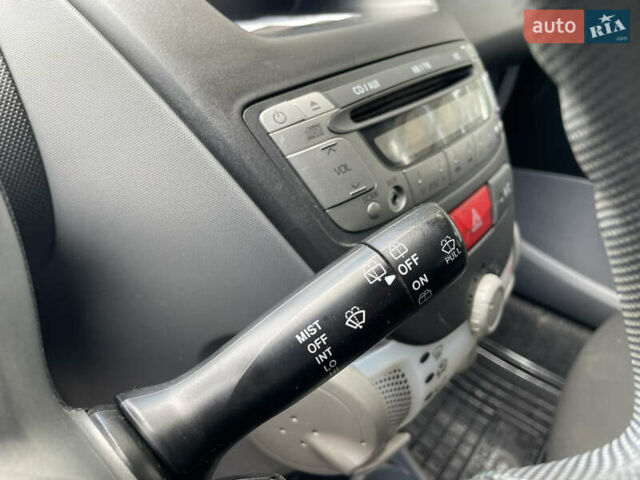 Чорний Пежо 107, об'ємом двигуна 1 л та пробігом 162 тис. км за 4970 $, фото 28 на Automoto.ua