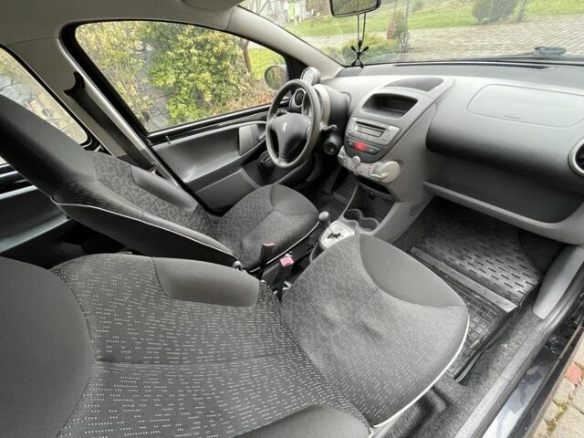 Черный Пежо 107, объемом двигателя 1 л и пробегом 160 тыс. км за 4650 $, фото 10 на Automoto.ua