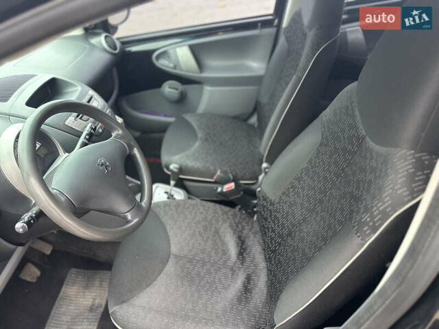 Черный Пежо 107, объемом двигателя 1 л и пробегом 110 тыс. км за 5200 $, фото 11 на Automoto.ua
