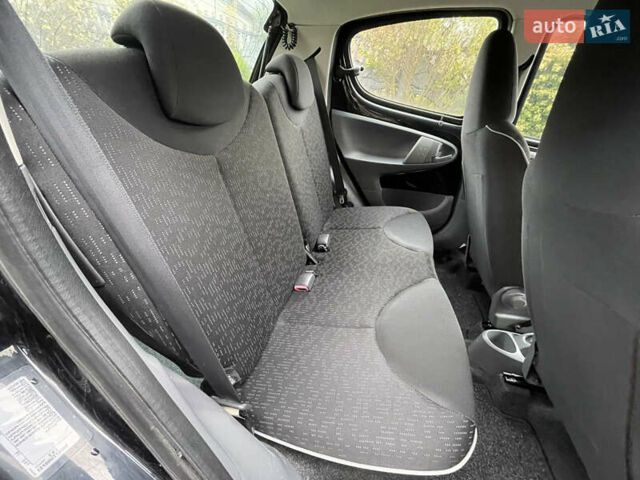 Черный Пежо 107, объемом двигателя 1 л и пробегом 160 тыс. км за 4650 $, фото 10 на Automoto.ua