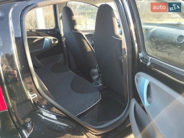 Черный Пежо 107, объемом двигателя 1 л и пробегом 207 тыс. км за 5500 $, фото 4 на Automoto.ua