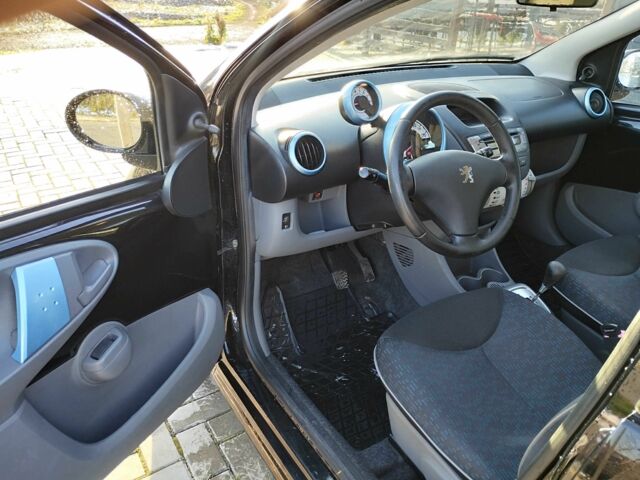 Черный Пежо 107, объемом двигателя 1 л и пробегом 207 тыс. км за 5500 $, фото 3 на Automoto.ua