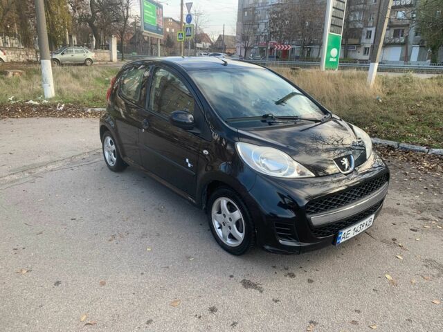 Черный Пежо 107, объемом двигателя 1 л и пробегом 130 тыс. км за 5500 $, фото 1 на Automoto.ua