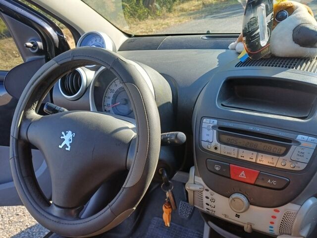 Черный Пежо 107, объемом двигателя 1 л и пробегом 205 тыс. км за 5000 $, фото 6 на Automoto.ua