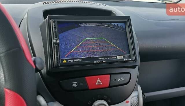 Черный Пежо 107, объемом двигателя 1 л и пробегом 53 тыс. км за 7100 $, фото 6 на Automoto.ua