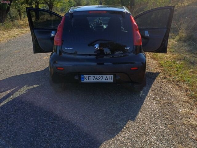 Черный Пежо 107, объемом двигателя 1 л и пробегом 205 тыс. км за 5000 $, фото 5 на Automoto.ua