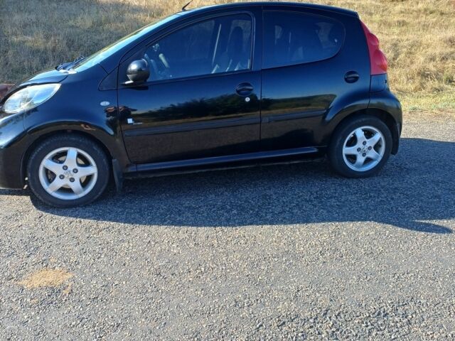 Черный Пежо 107, объемом двигателя 1 л и пробегом 205 тыс. км за 5000 $, фото 7 на Automoto.ua