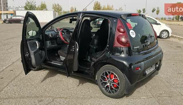 Черный Пежо 107, объемом двигателя 1 л и пробегом 53 тыс. км за 7100 $, фото 2 на Automoto.ua