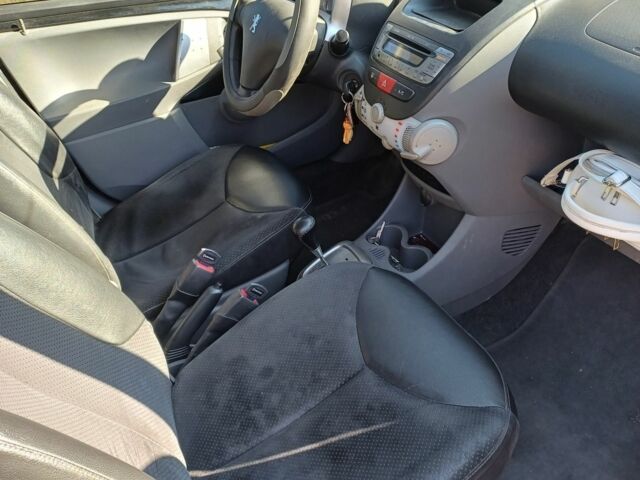 Черный Пежо 107, объемом двигателя 1 л и пробегом 205 тыс. км за 5000 $, фото 4 на Automoto.ua