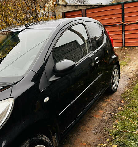 Черный Пежо 107, объемом двигателя 1 л и пробегом 131 тыс. км за 5800 $, фото 3 на Automoto.ua