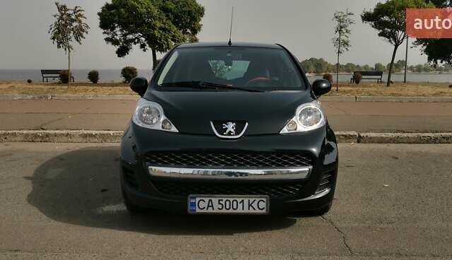 Черный Пежо 107, объемом двигателя 1 л и пробегом 53 тыс. км за 7100 $, фото 1 на Automoto.ua