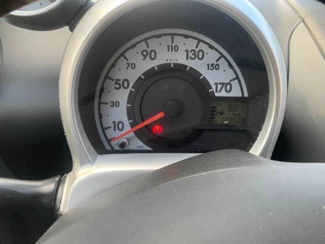 Черный Пежо 107, объемом двигателя 1 л и пробегом 130 тыс. км за 5500 $, фото 9 на Automoto.ua