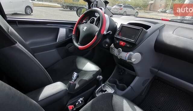 Черный Пежо 107, объемом двигателя 1 л и пробегом 53 тыс. км за 7100 $, фото 9 на Automoto.ua