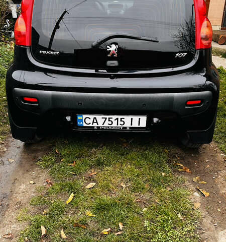 Черный Пежо 107, объемом двигателя 1 л и пробегом 131 тыс. км за 5800 $, фото 1 на Automoto.ua