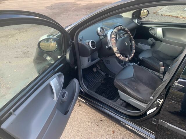 Черный Пежо 107, объемом двигателя 1 л и пробегом 130 тыс. км за 5500 $, фото 6 на Automoto.ua