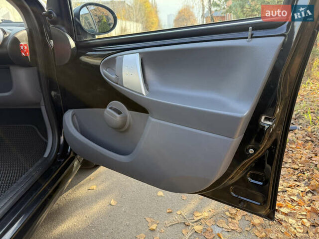 Черный Пежо 107, объемом двигателя 1 л и пробегом 113 тыс. км за 5200 $, фото 15 на Automoto.ua