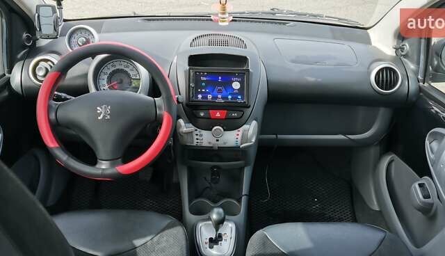 Черный Пежо 107, объемом двигателя 1 л и пробегом 53 тыс. км за 7100 $, фото 5 на Automoto.ua