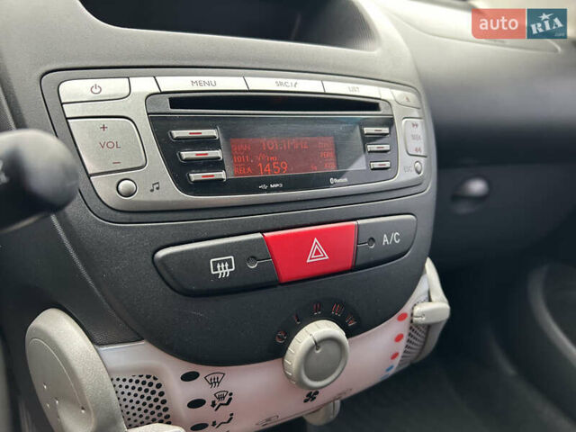 Пежо 107 2012 у Києві на Automoto.ua Чорний Пежо 107, об'ємом двигуна 1 л та пробігом 112 тис. км за 5800 $, фото 17 на Automoto.ua