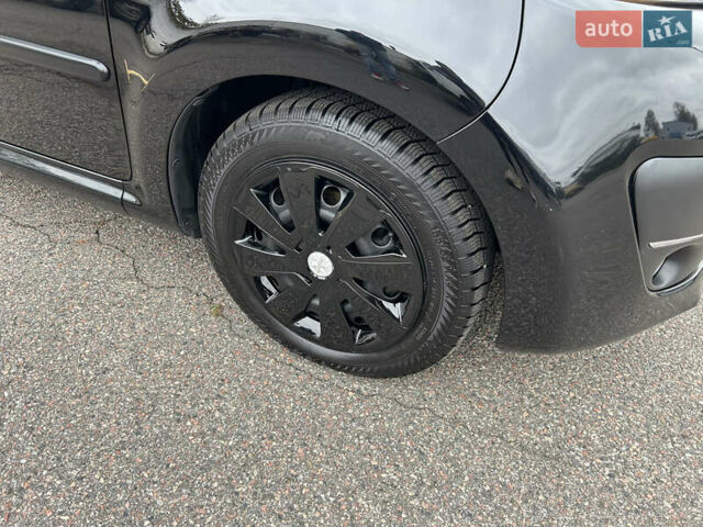Пежо 107 2012 у Києві на Automoto.ua Чорний Пежо 107, об'ємом двигуна 1 л та пробігом 112 тис. км за 5800 $, фото 10 на Automoto.ua