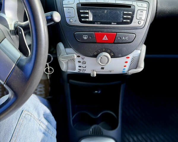 Черный Пежо 107, объемом двигателя 1 л и пробегом 119 тыс. км за 4800 $, фото 11 на Automoto.ua