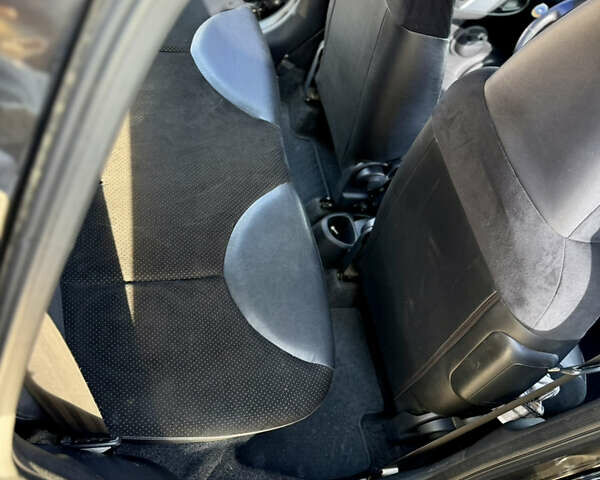 Черный Пежо 107, объемом двигателя 1 л и пробегом 119 тыс. км за 4800 $, фото 16 на Automoto.ua