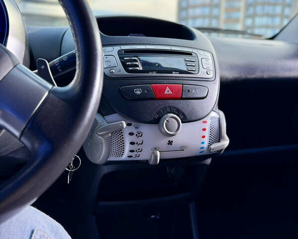 Черный Пежо 107, объемом двигателя 1 л и пробегом 119 тыс. км за 4800 $, фото 10 на Automoto.ua