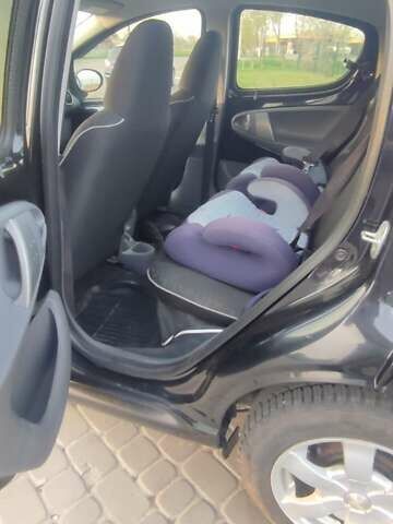 Черный Пежо 107, объемом двигателя 1 л и пробегом 138 тыс. км за 5300 $, фото 4 на Automoto.ua