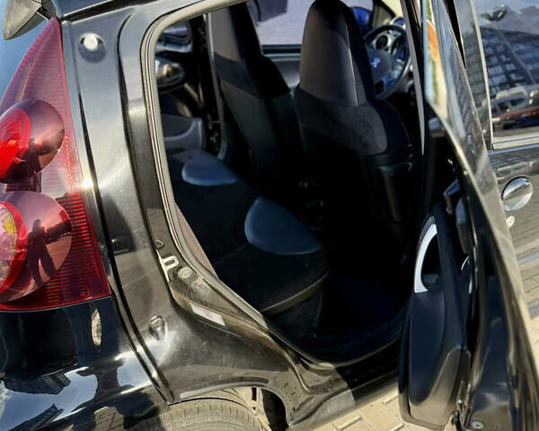 Черный Пежо 107, объемом двигателя 1 л и пробегом 119 тыс. км за 4800 $, фото 15 на Automoto.ua