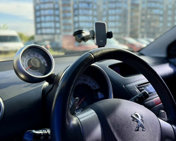 Черный Пежо 107, объемом двигателя 1 л и пробегом 119 тыс. км за 4800 $, фото 9 на Automoto.ua