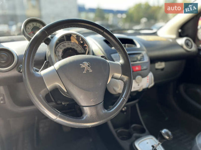 Черный Пежо 107, объемом двигателя 1 л и пробегом 177 тыс. км за 5500 $, фото 10 на Automoto.ua