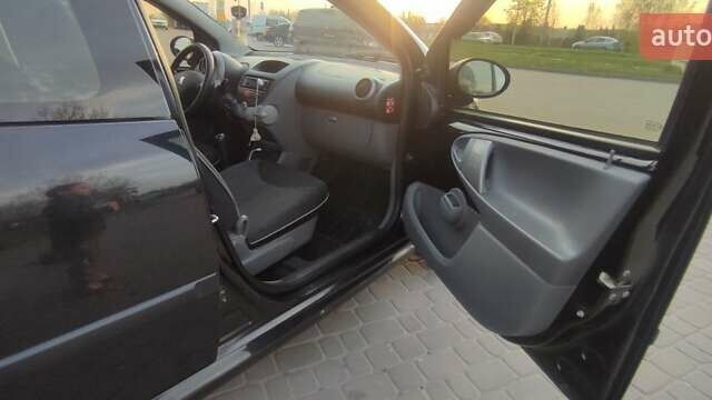 Черный Пежо 107, объемом двигателя 1 л и пробегом 138 тыс. км за 5300 $, фото 3 на Automoto.ua