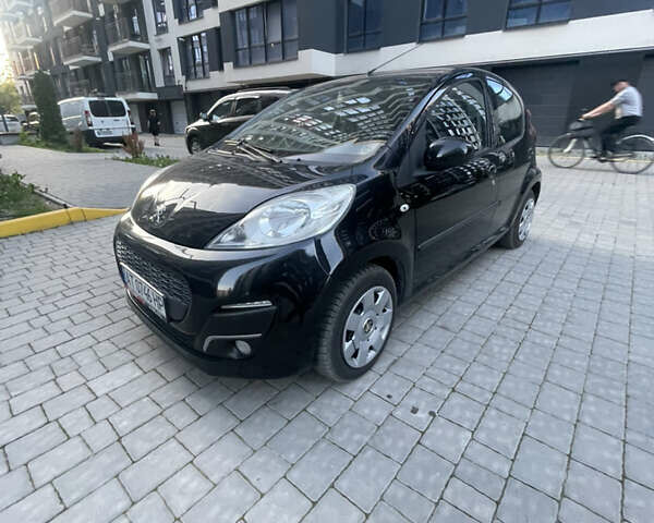 Черный Пежо 107, объемом двигателя 1 л и пробегом 167 тыс. км за 5000 $, фото 2 на Automoto.ua