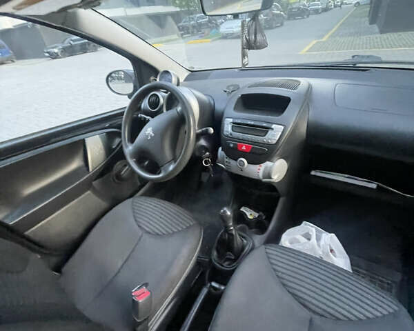 Черный Пежо 107, объемом двигателя 1 л и пробегом 167 тыс. км за 5000 $, фото 9 на Automoto.ua