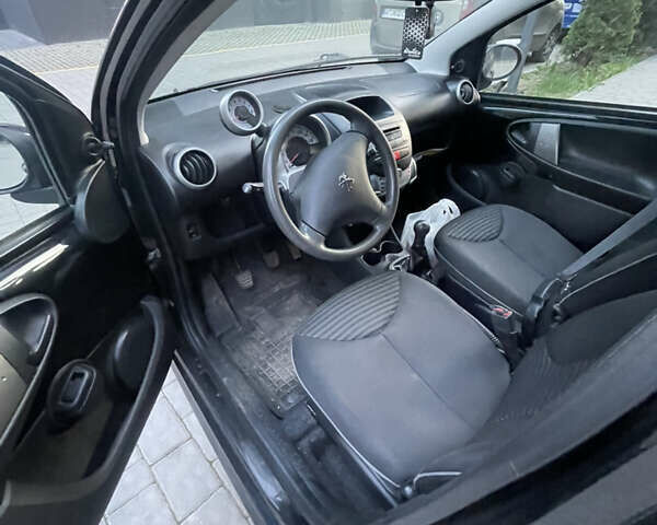 Черный Пежо 107, объемом двигателя 1 л и пробегом 167 тыс. км за 5000 $, фото 12 на Automoto.ua