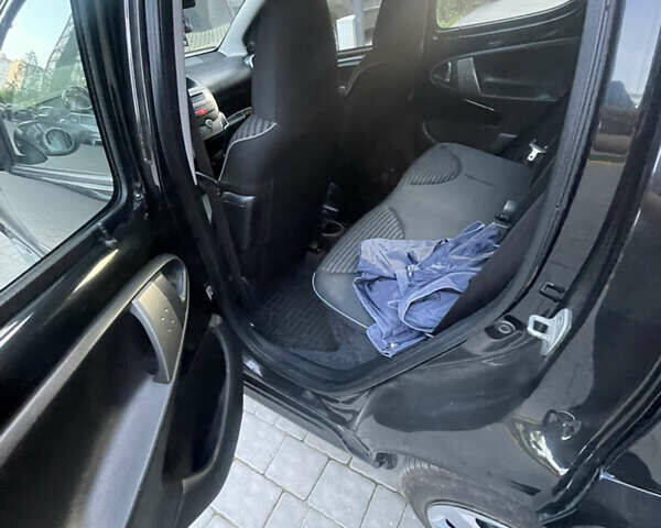 Черный Пежо 107, объемом двигателя 1 л и пробегом 167 тыс. км за 5000 $, фото 13 на Automoto.ua