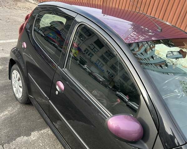Чорний Пежо 107, об'ємом двигуна 1 л та пробігом 105 тис. км за 6500 $, фото 3 на Automoto.ua