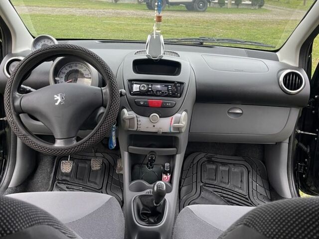 Черный Пежо 107, объемом двигателя 1 л и пробегом 200 тыс. км за 3500 $, фото 16 на Automoto.ua